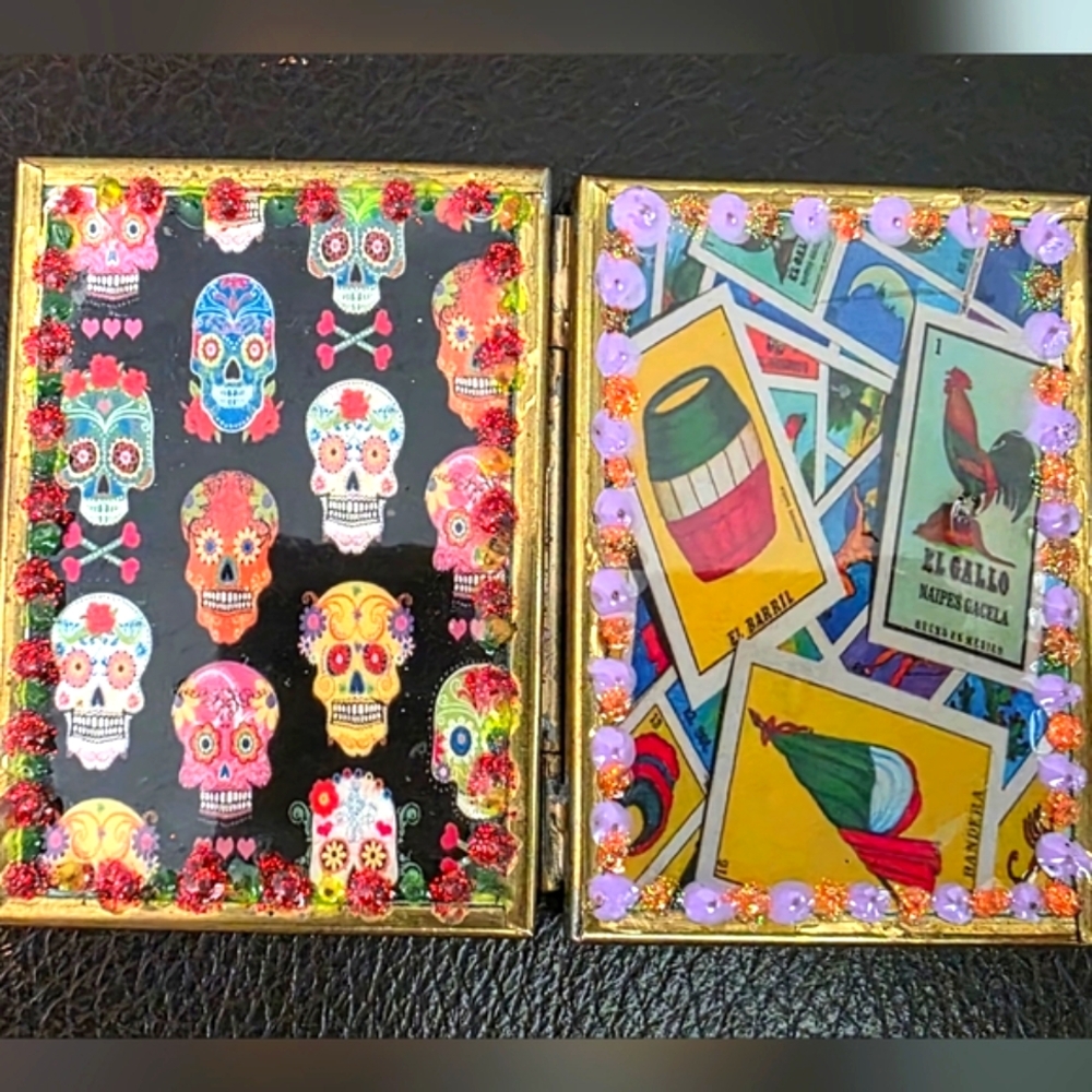 Lot of purse 2 mirrors, new pop socket for phone.